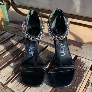 Calvin Klein Nova T-strap sandal size 8 1/2